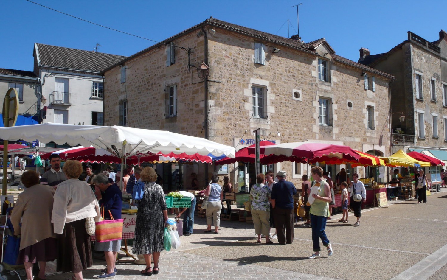 MarchÃ© traditionnel, au gras et aux truffes - Thiviers